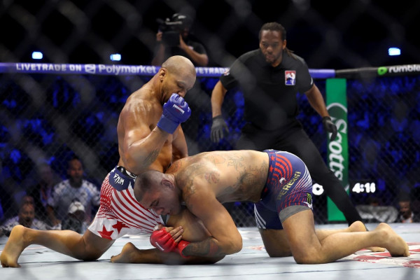 Алекс Перейра — Сириль Ган, UFC в Белом доме, скандал, что случилось, причина, судейство, Хёрб Дин, запрещённые удары, разбор Алекс Перейра — Сириль Ган, UFC в Белом доме, скандал, что случилось, причина, судейство, Хёрб Дин, запрещённые удары, разбор